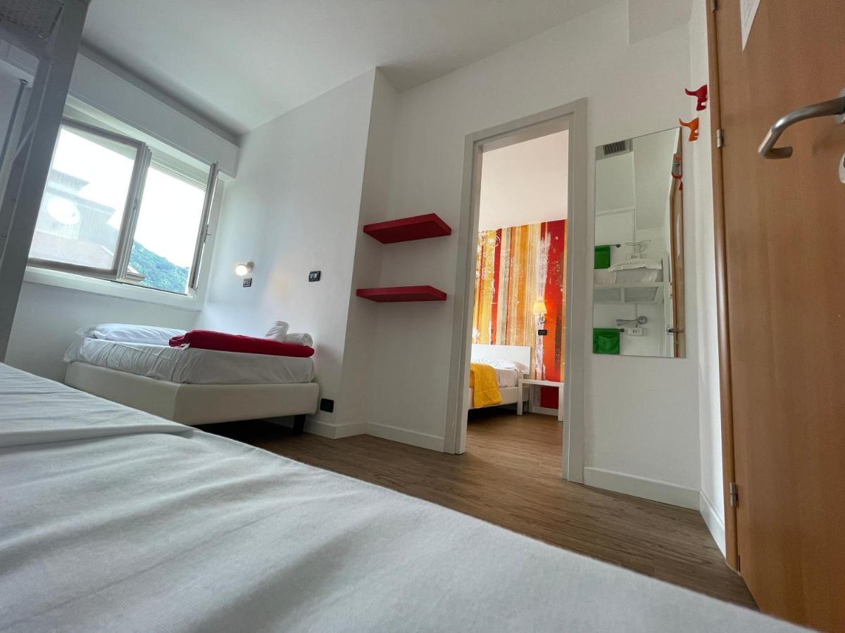 Lake Garda Hostel 살로 외부 사진
