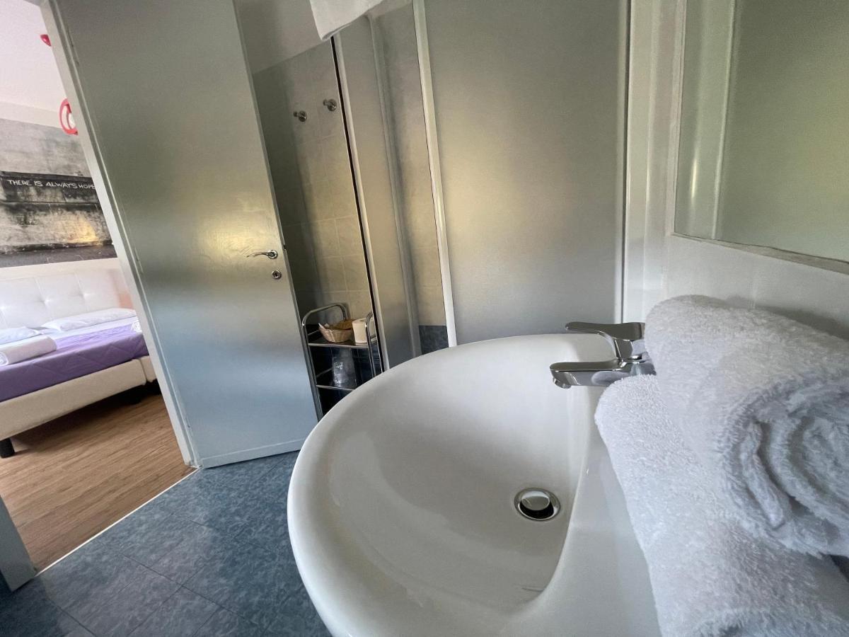 Lake Garda Hostel 살로 외부 사진