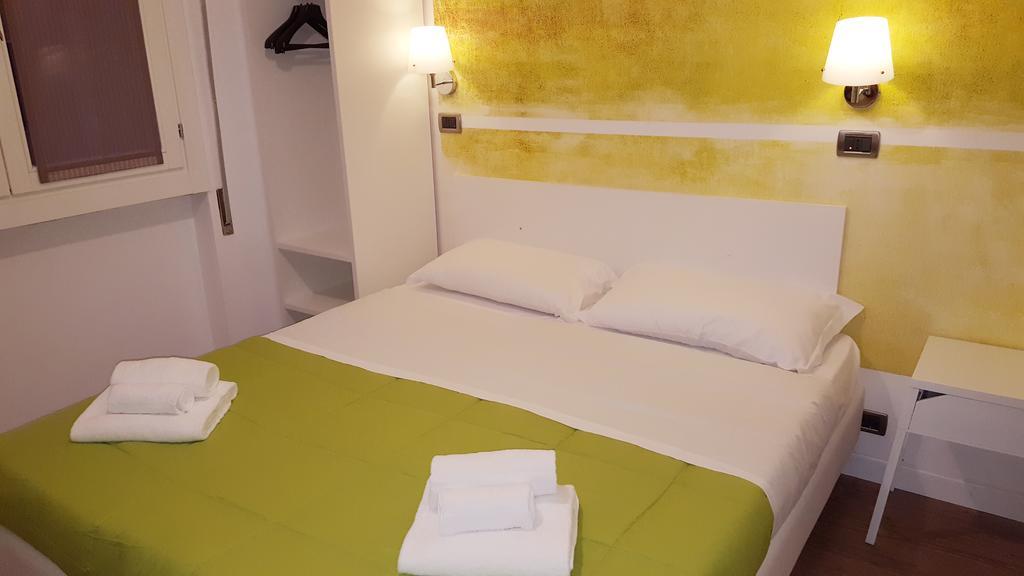 Lake Garda Hostel 살로 외부 사진