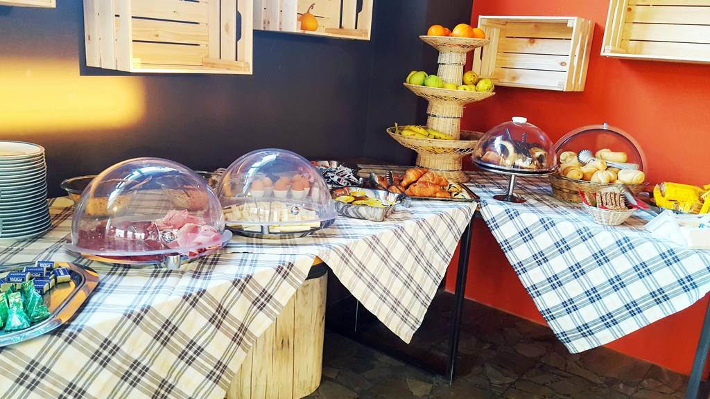 Lake Garda Hostel 살로 외부 사진
