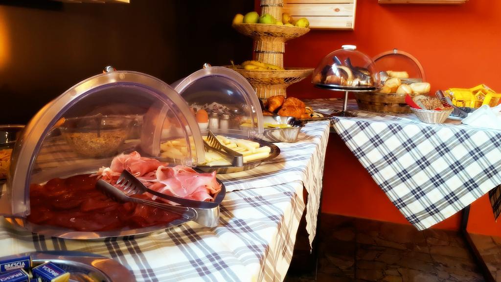 Lake Garda Hostel 살로 외부 사진