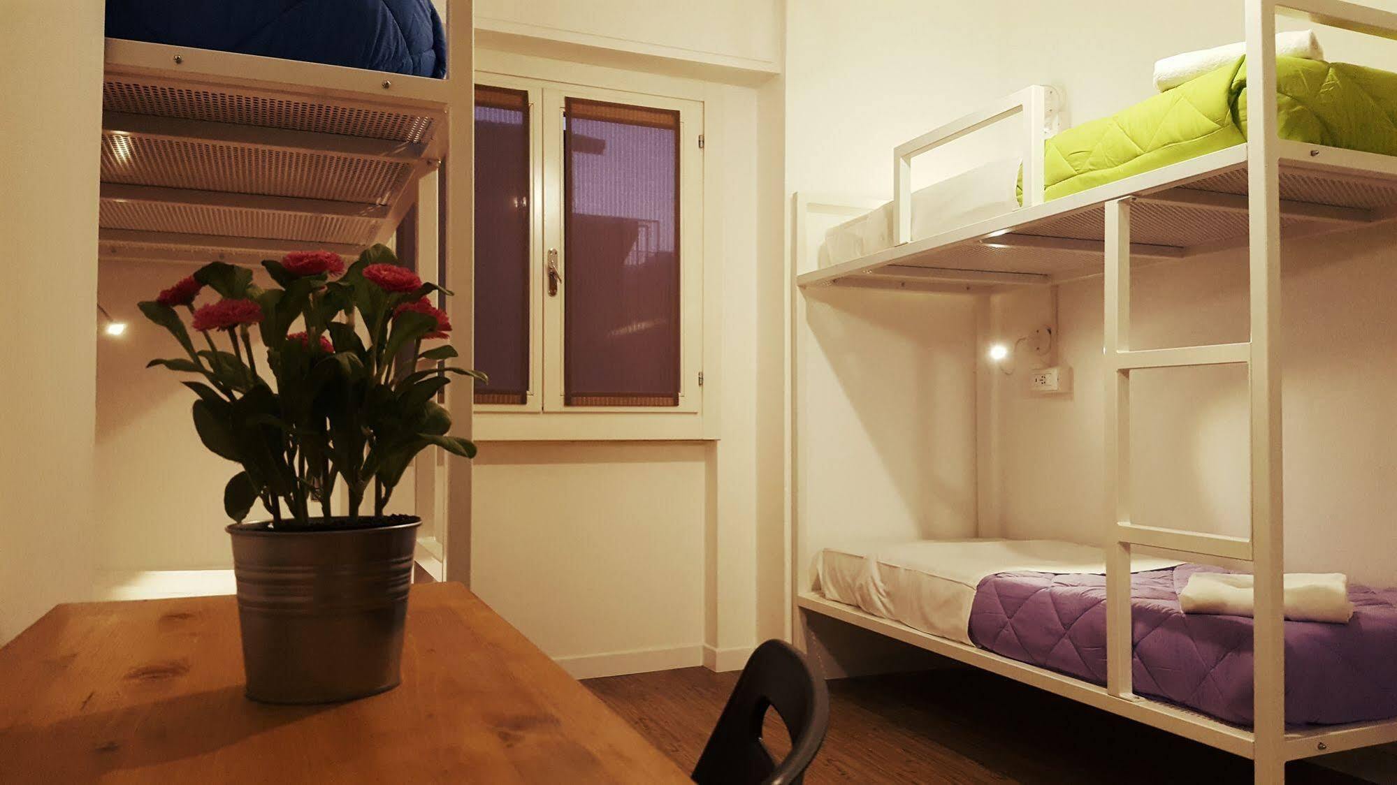Lake Garda Hostel 살로 외부 사진