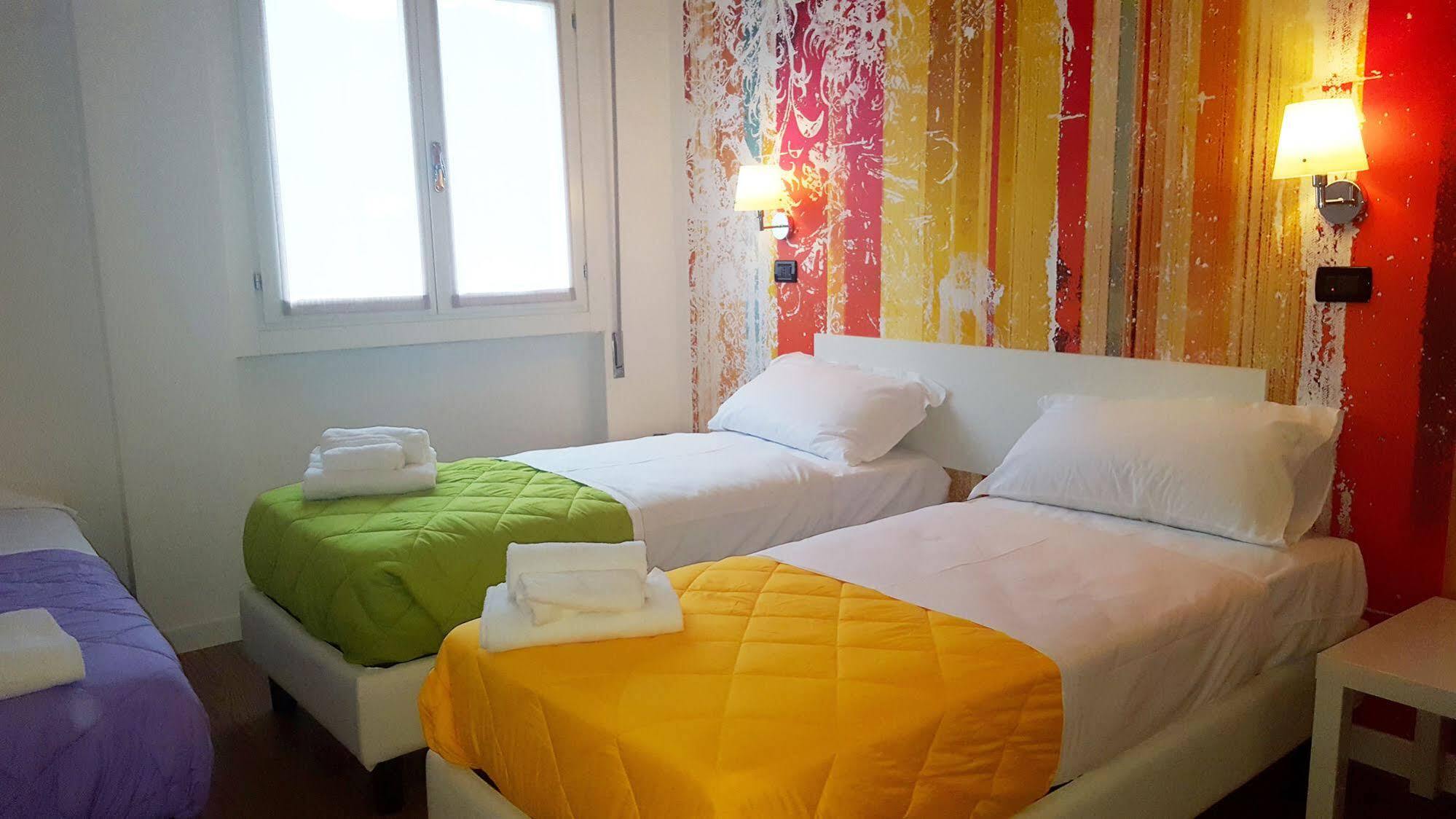 Lake Garda Hostel 살로 외부 사진