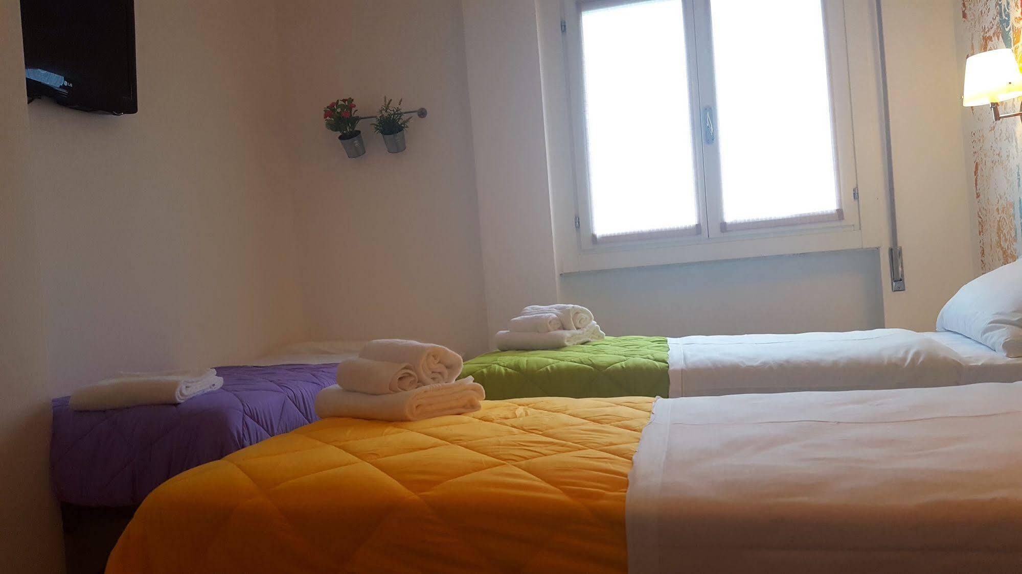 Lake Garda Hostel 살로 외부 사진